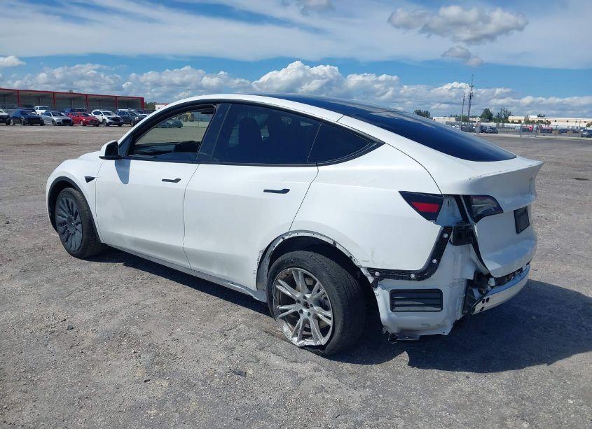Photo 3 of 2023 Tesla Model Y AWD/LONG RANGE DUAL MOTOR ALL-WHEEL DRIVE (VIN 7SAYGDEE8PF619633)