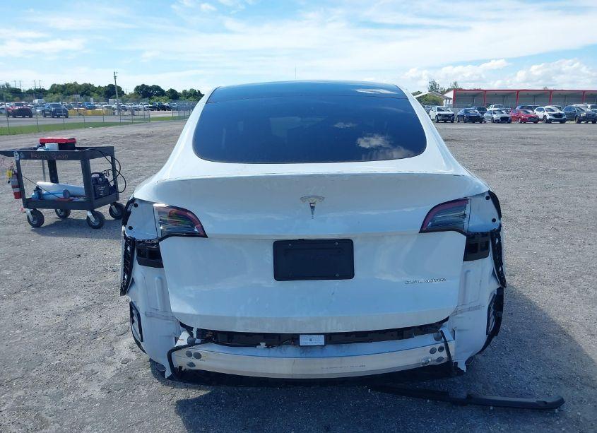 Photo 6 of 2023 Tesla Model Y AWD/LONG RANGE DUAL MOTOR ALL-WHEEL DRIVE (VIN 7SAYGDEE8PF619633)