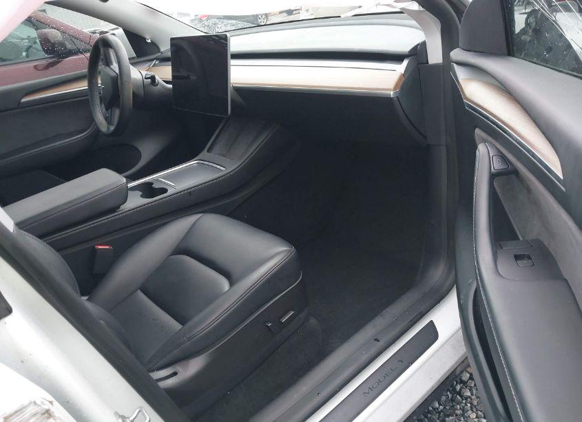 Photo 5 of 2023 Tesla Model Y AWD/LONG RANGE DUAL MOTOR ALL-WHEEL DRIVE (VIN 7SAYGDEE8PF686040)