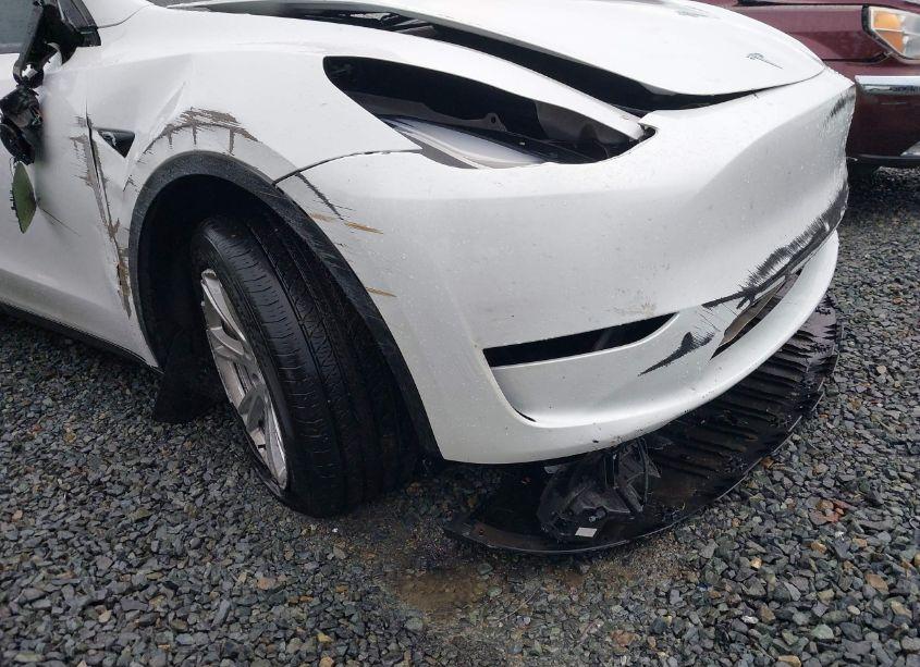 Photo 6 of 2023 Tesla Model Y AWD/LONG RANGE DUAL MOTOR ALL-WHEEL DRIVE (VIN 7SAYGDEE8PF686040)