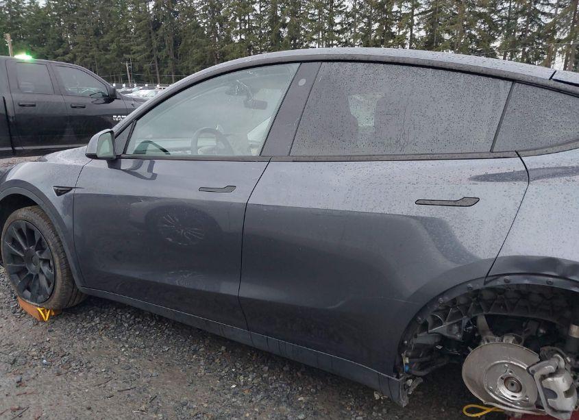 Photo 15 of 2023 Tesla Model Y AWD/LONG RANGE DUAL MOTOR ALL-WHEEL DRIVE (VIN 7SAYGDEE8PF697118)