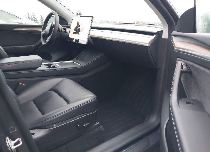 Photo 5 of 2023 Tesla Model Y AWD/LONG RANGE DUAL MOTOR ALL-WHEEL DRIVE (VIN 7SAYGDEE8PF697118)