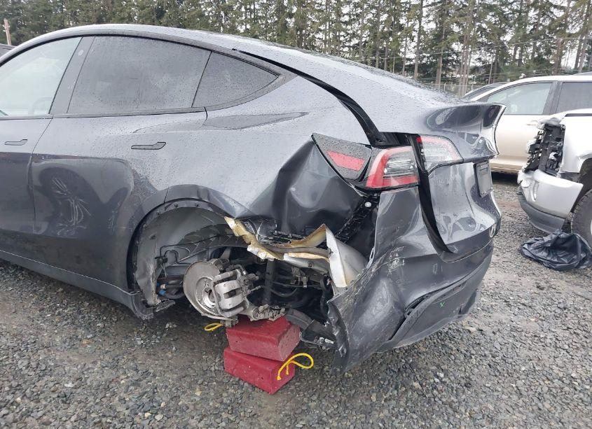 Photo 6 of 2023 Tesla Model Y AWD/LONG RANGE DUAL MOTOR ALL-WHEEL DRIVE (VIN 7SAYGDEE8PF697118)