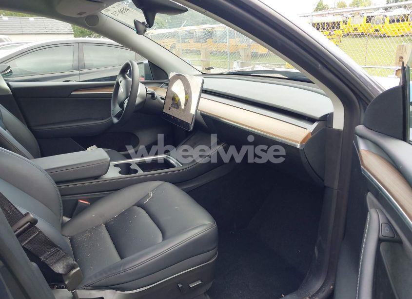 Photo 5 of 2023 Tesla Model Y AWD/LONG RANGE DUAL MOTOR ALL-WHEEL DRIVE (VIN 7SAYGDEE8PF707310)