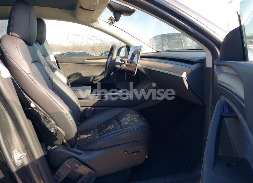 Photo 5 of 2023 Tesla Model Y AWD/LONG RANGE DUAL MOTOR ALL-WHEEL DRIVE (VIN 7SAYGDEE8PF871849)