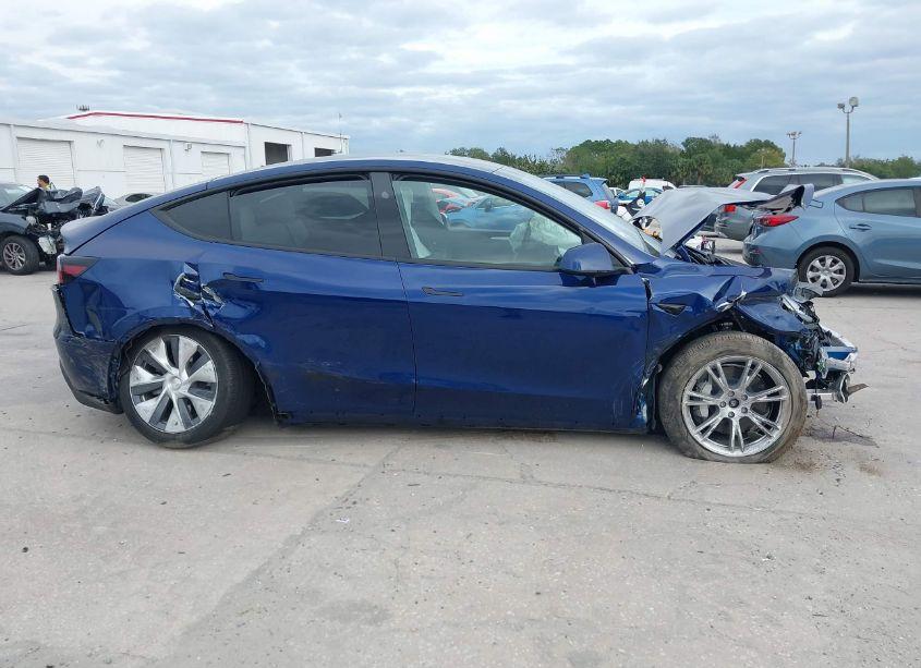 Photo 13 of 2024 Tesla Model Y LONG RANGE DUAL MOTOR ALL-WHEEL DRIVE (VIN 7SAYGDEE8RA252538)