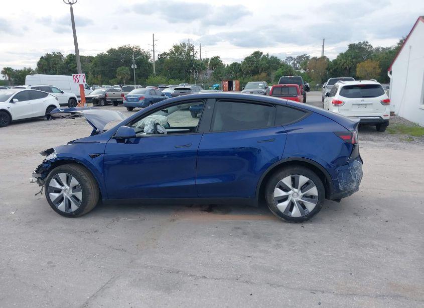 Photo 14 of 2024 Tesla Model Y LONG RANGE DUAL MOTOR ALL-WHEEL DRIVE (VIN 7SAYGDEE8RA252538)