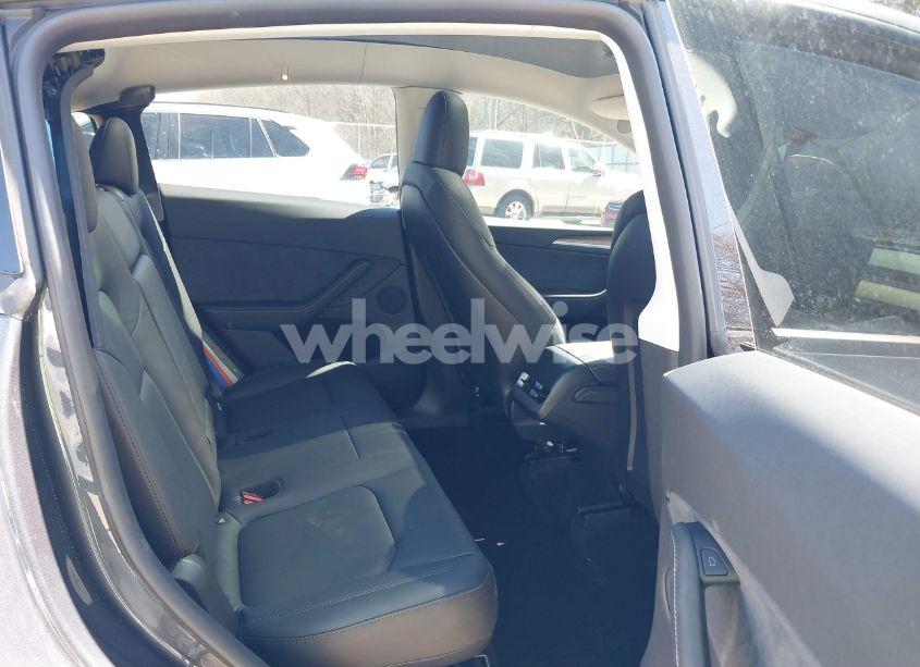 Photo 8 of 2024 Tesla Model Y LONG RANGE DUAL MOTOR ALL-WHEEL DRIVE (VIN 7SAYGDEE8RA262082)