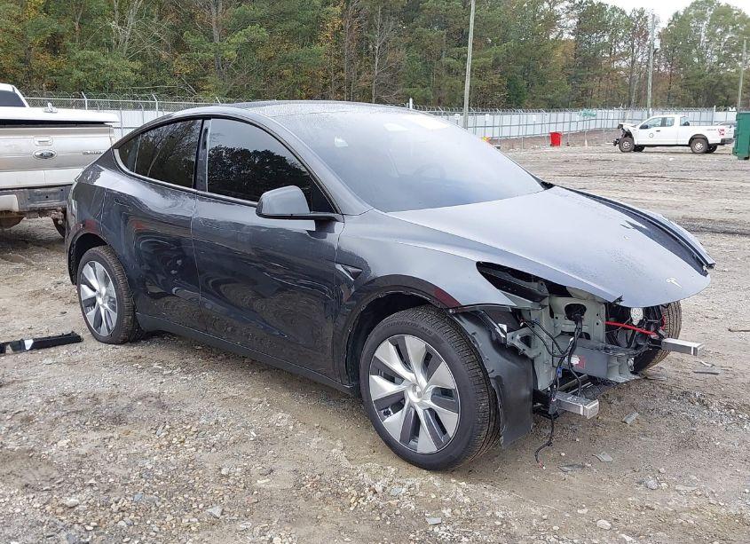2024 Tesla Model Y LONG RANGE DUAL MOTOR ALL-WHEEL DRIVE (VIN 7SAYGDEE8RA275298) main photo