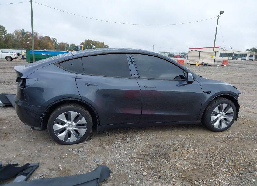 Photo 14 of 2024 Tesla Model Y LONG RANGE DUAL MOTOR ALL-WHEEL DRIVE (VIN 7SAYGDEE8RA275298)