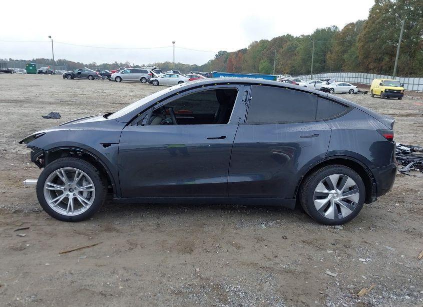 Photo 15 of 2024 Tesla Model Y LONG RANGE DUAL MOTOR ALL-WHEEL DRIVE (VIN 7SAYGDEE8RA275298)