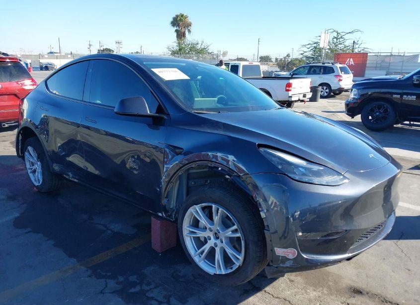2024 Tesla Model Y LONG RANGE DUAL MOTOR ALL-WHEEL DRIVE (VIN 7SAYGDEE8RF064850) main photo