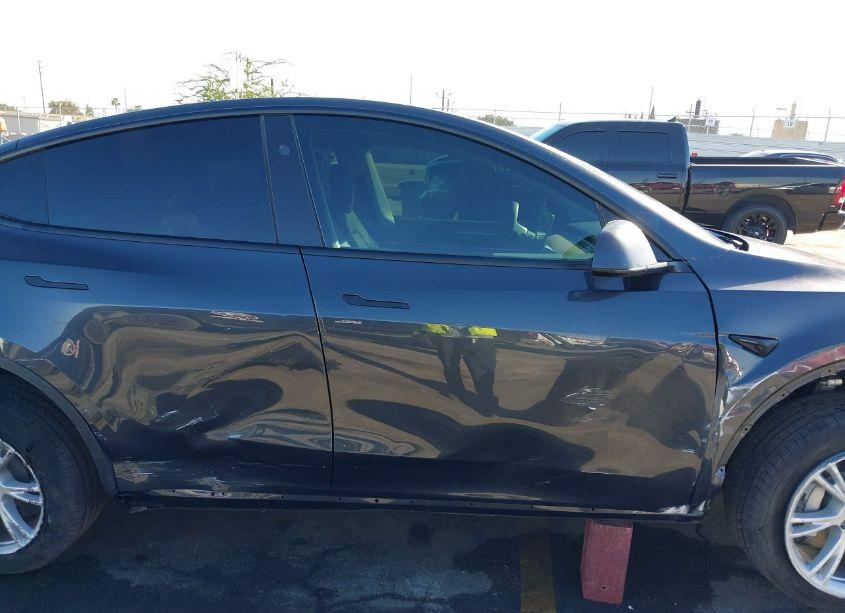 Photo 13 of 2024 Tesla Model Y LONG RANGE DUAL MOTOR ALL-WHEEL DRIVE (VIN 7SAYGDEE8RF064850)