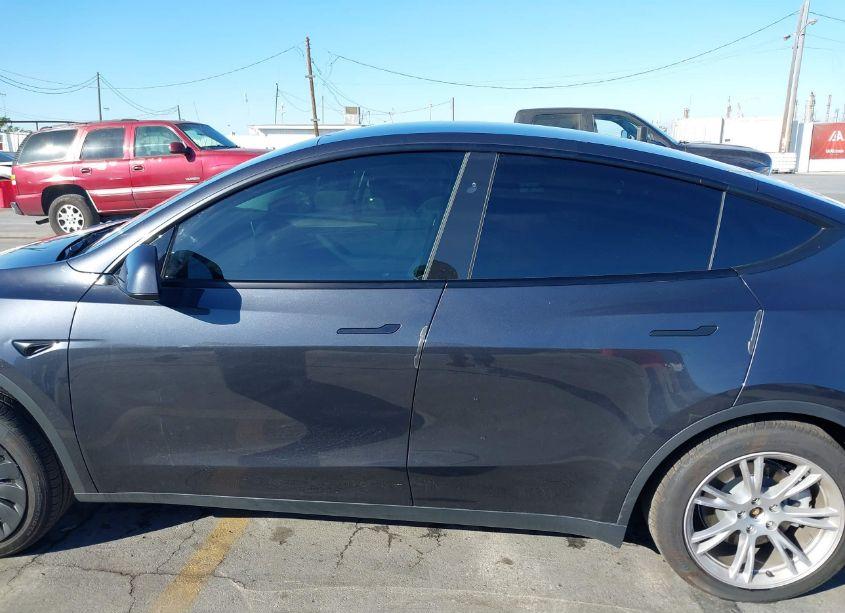 Photo 14 of 2024 Tesla Model Y LONG RANGE DUAL MOTOR ALL-WHEEL DRIVE (VIN 7SAYGDEE8RF064850)