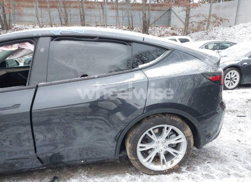 Photo 12 of 2024 Tesla Model Y LONG RANGE DUAL MOTOR ALL-WHEEL DRIVE (VIN 7SAYGDEE8RF084001)