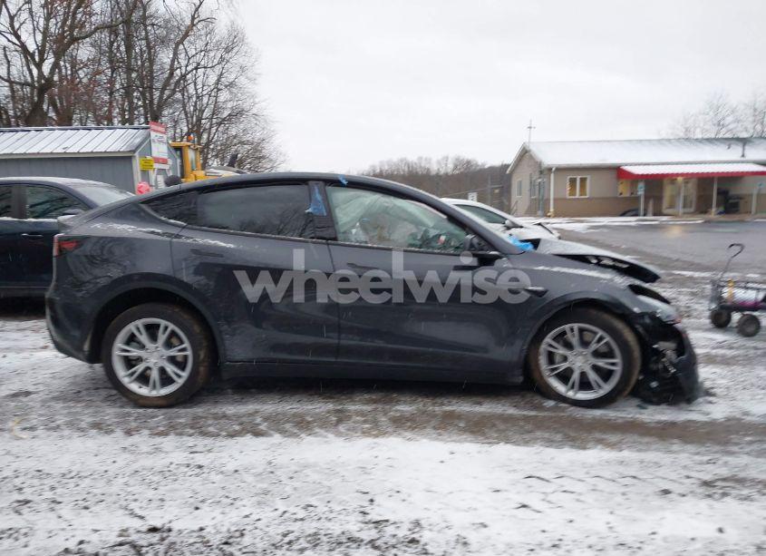 Photo 14 of 2024 Tesla Model Y LONG RANGE DUAL MOTOR ALL-WHEEL DRIVE (VIN 7SAYGDEE8RF084001)