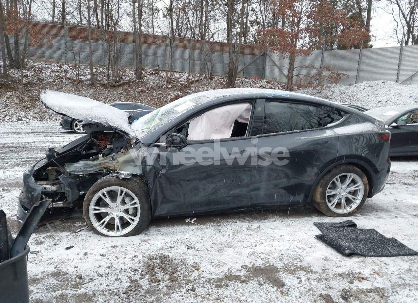 Photo 15 of 2024 Tesla Model Y LONG RANGE DUAL MOTOR ALL-WHEEL DRIVE (VIN 7SAYGDEE8RF084001)