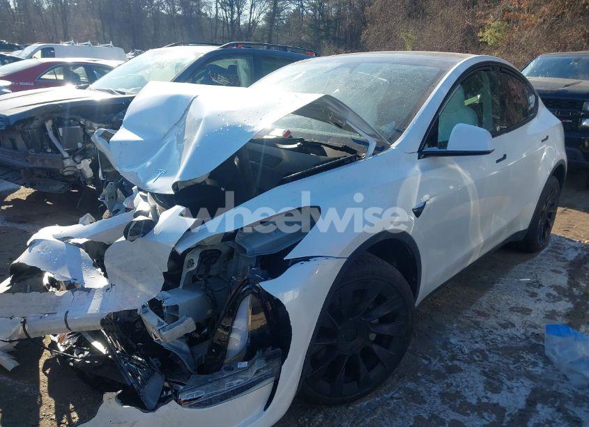 Photo 2 of 2025 Tesla Model Y LONG RANGE DUAL MOTOR ALL-WHEEL DRIVE (VIN 7SAYGDEE8SA348210)