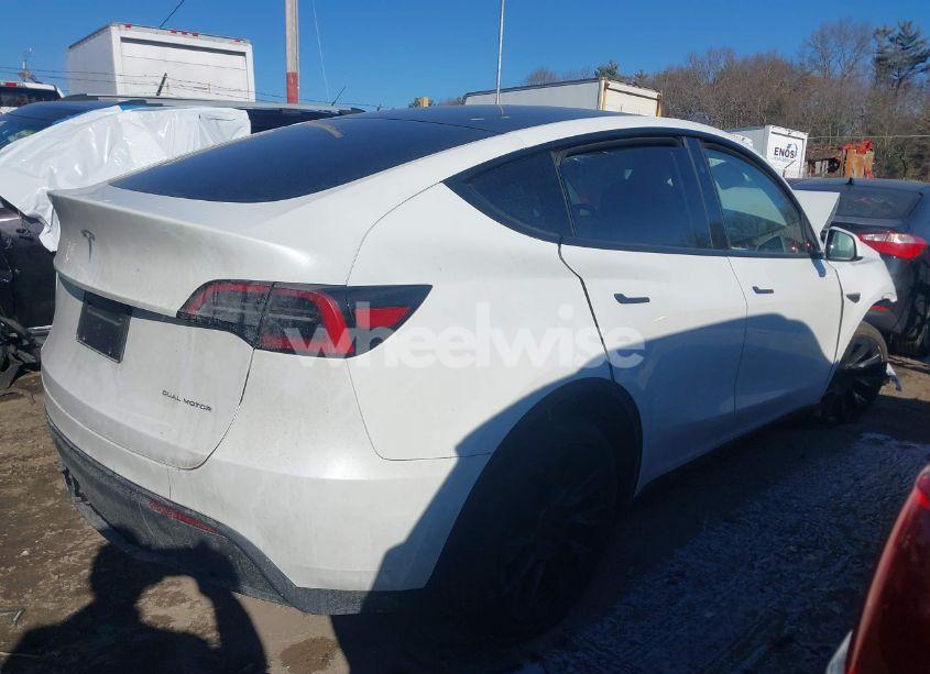 Photo 4 of 2025 Tesla Model Y LONG RANGE DUAL MOTOR ALL-WHEEL DRIVE (VIN 7SAYGDEE8SA348210)