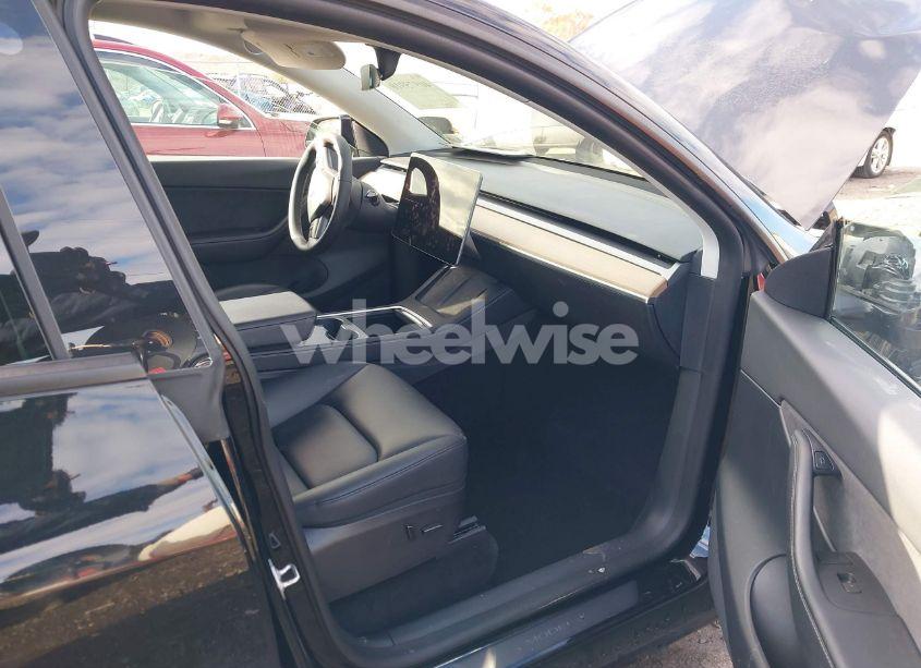 Photo 5 of 2022 Tesla Model Y LONG RANGE DUAL MOTOR ALL-WHEEL DRIVE (VIN 7SAYGDEE9NA008200)