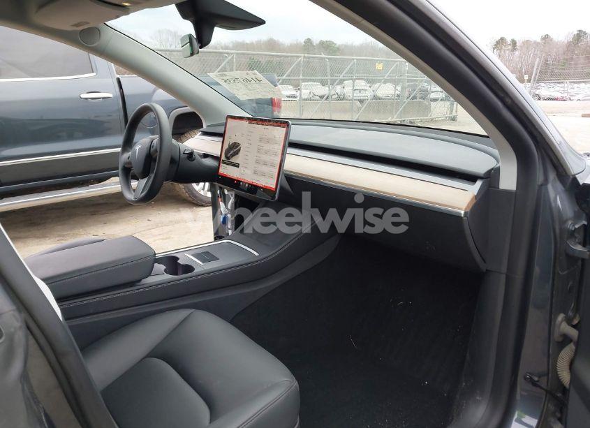 Photo 5 of 2022 Tesla Model Y LONG RANGE DUAL MOTOR ALL-WHEEL DRIVE (VIN 7SAYGDEE9NA015292)