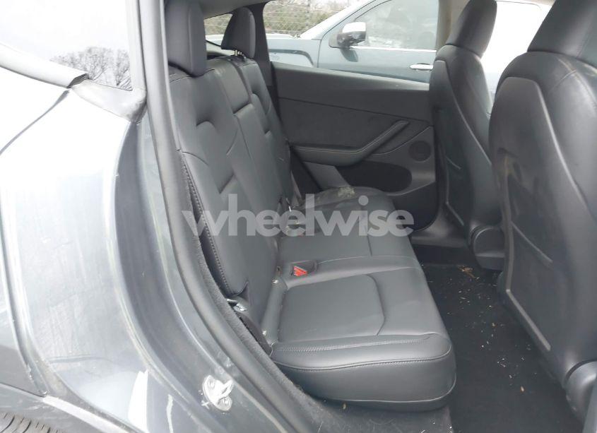 Photo 8 of 2022 Tesla Model Y LONG RANGE DUAL MOTOR ALL-WHEEL DRIVE (VIN 7SAYGDEE9NA015292)