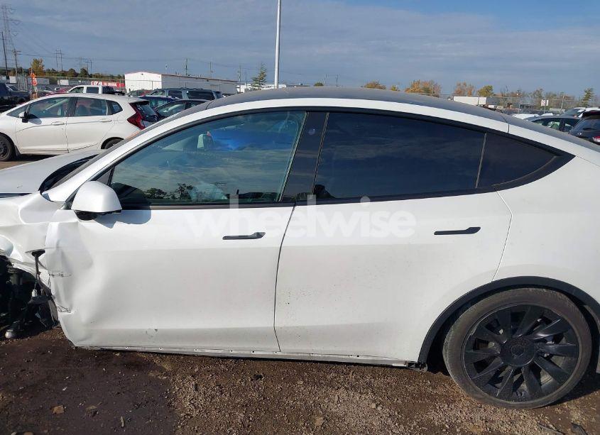 Photo 14 of 2022 Tesla Model Y LONG RANGE DUAL MOTOR ALL-WHEEL DRIVE (VIN 7SAYGDEE9NF422094)