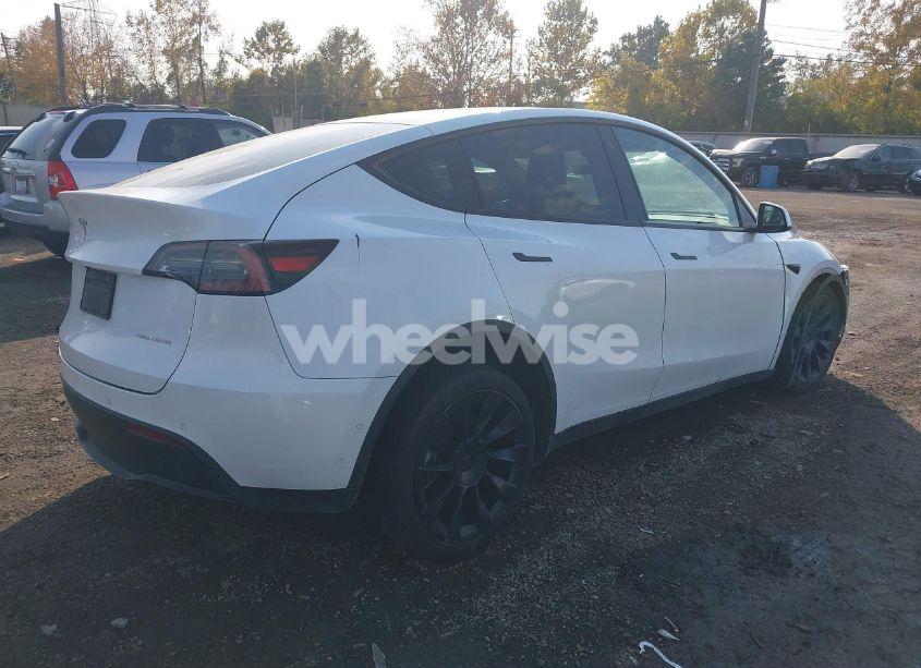 Photo 4 of 2022 Tesla Model Y LONG RANGE DUAL MOTOR ALL-WHEEL DRIVE (VIN 7SAYGDEE9NF422094)