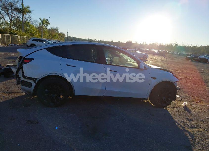 Photo 13 of 2022 Tesla Model Y LONG RANGE DUAL MOTOR ALL-WHEEL DRIVE (VIN 7SAYGDEE9NF564817)