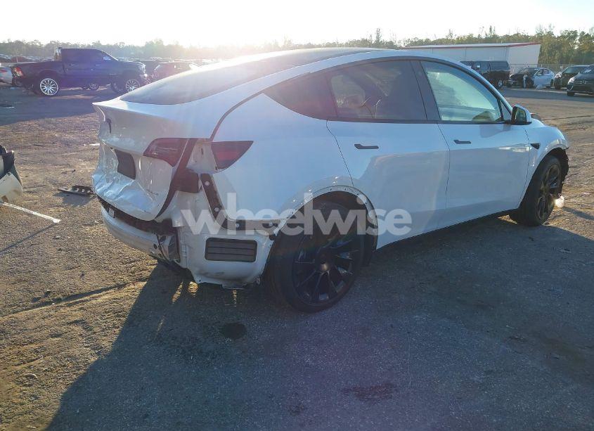Photo 4 of 2022 Tesla Model Y LONG RANGE DUAL MOTOR ALL-WHEEL DRIVE (VIN 7SAYGDEE9NF564817)