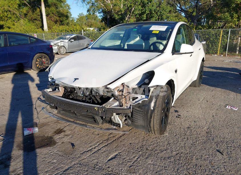 Photo 6 of 2022 Tesla Model Y LONG RANGE DUAL MOTOR ALL-WHEEL DRIVE (VIN 7SAYGDEE9NF564817)