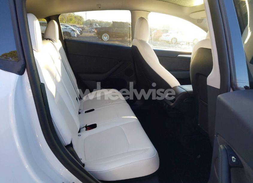 Photo 8 of 2022 Tesla Model Y LONG RANGE DUAL MOTOR ALL-WHEEL DRIVE (VIN 7SAYGDEE9NF564817)