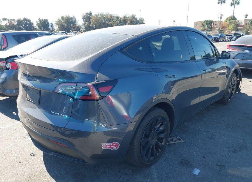 Photo 4 of 2023 Tesla Model Y AWD/LONG RANGE DUAL MOTOR ALL-WHEEL DRIVE (VIN 7SAYGDEE9PA055942)
