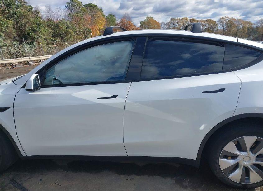 Photo 13 of 2023 Tesla Model Y AWD/LONG RANGE DUAL MOTOR ALL-WHEEL DRIVE (VIN 7SAYGDEE9PA104184)