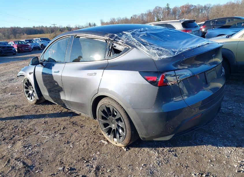 Photo 3 of 2023 Tesla Model Y AWD/LONG RANGE DUAL MOTOR ALL-WHEEL DRIVE (VIN 7SAYGDEE9PA208674)