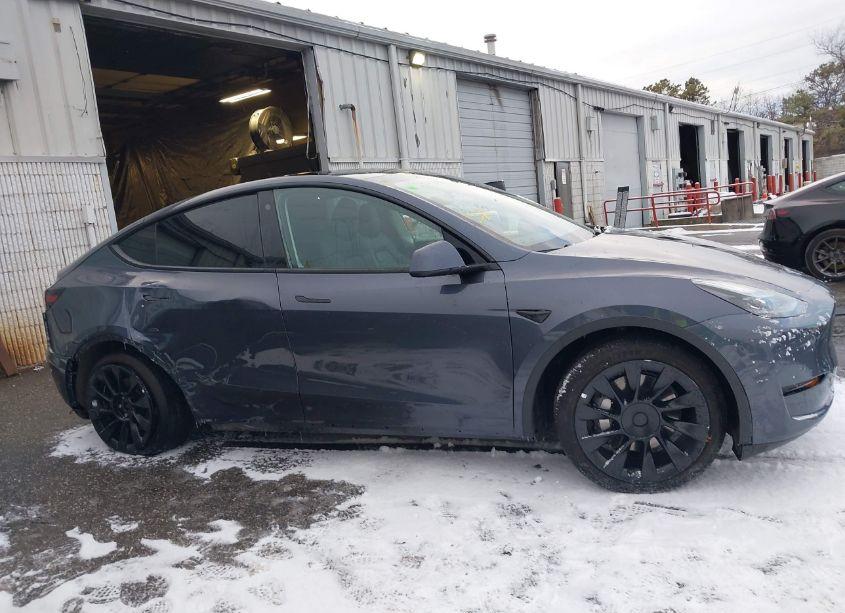 Photo 13 of 2023 Tesla Model Y AWD/LONG RANGE DUAL MOTOR ALL-WHEEL DRIVE (VIN 7SAYGDEE9PF756581)