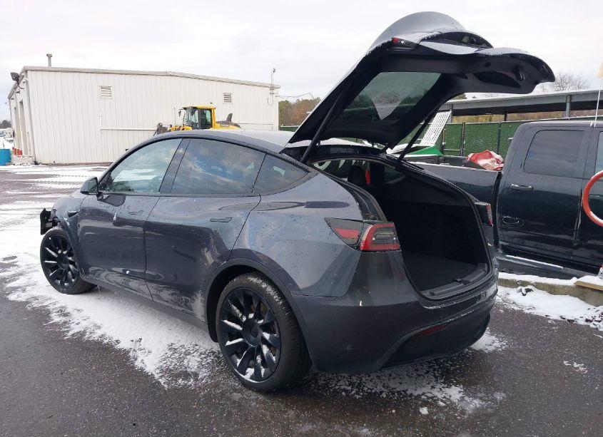 Photo 3 of 2023 Tesla Model Y AWD/LONG RANGE DUAL MOTOR ALL-WHEEL DRIVE (VIN 7SAYGDEE9PF756581)