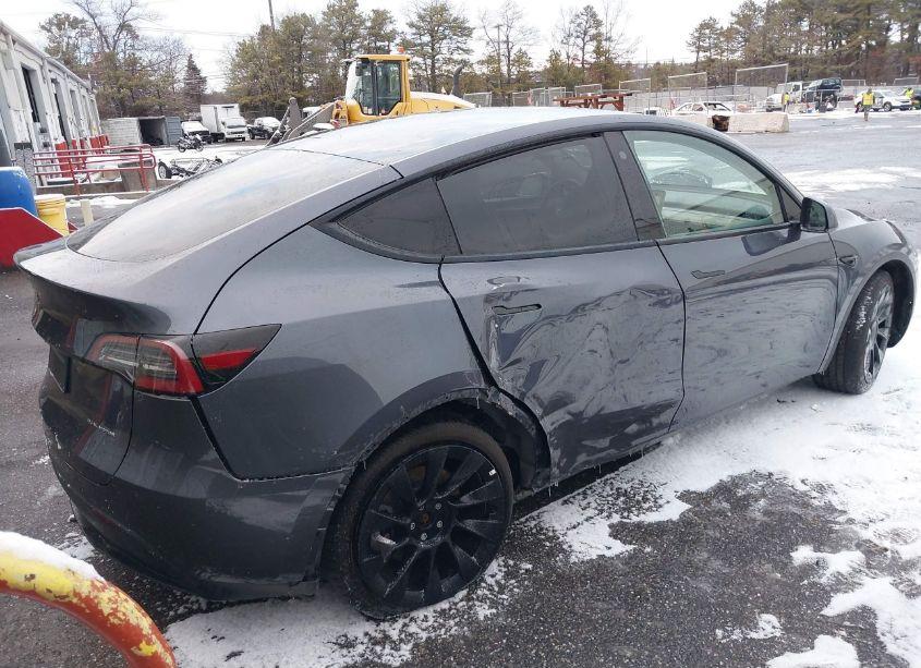 Photo 4 of 2023 Tesla Model Y AWD/LONG RANGE DUAL MOTOR ALL-WHEEL DRIVE (VIN 7SAYGDEE9PF756581)