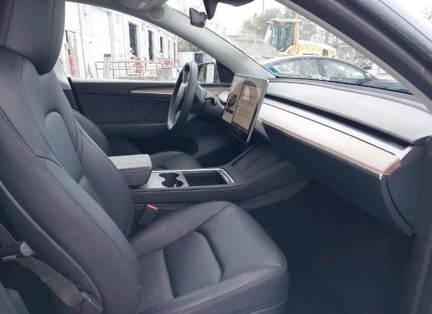 Photo 5 of 2023 Tesla Model Y AWD/LONG RANGE DUAL MOTOR ALL-WHEEL DRIVE (VIN 7SAYGDEE9PF756581)