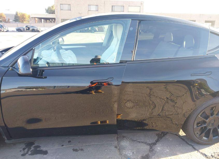 Photo 14 of 2023 Tesla Model Y AWD/LONG RANGE DUAL MOTOR ALL-WHEEL DRIVE (VIN 7SAYGDEE9PF787698)