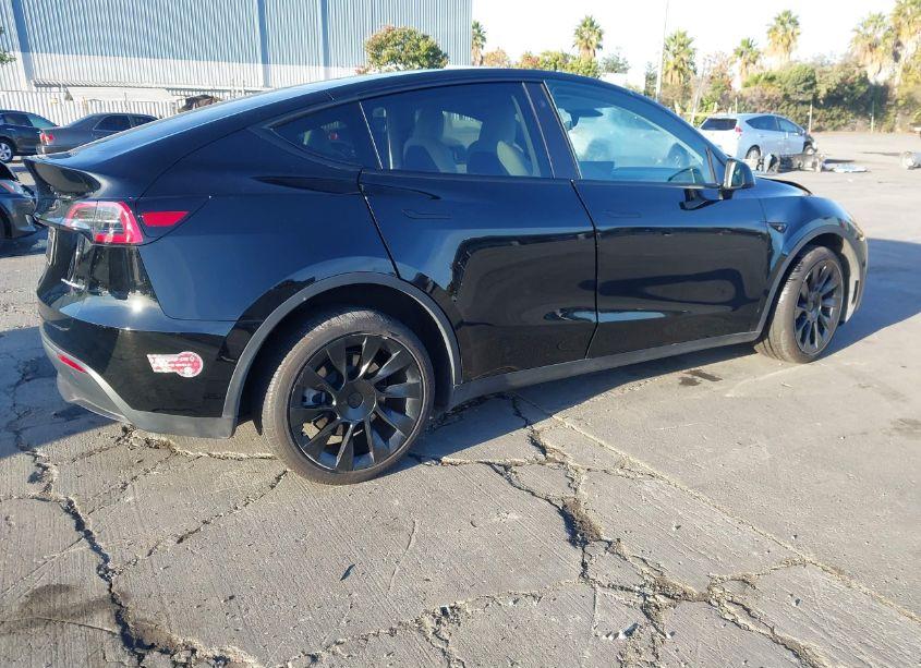 Photo 4 of 2023 Tesla Model Y AWD/LONG RANGE DUAL MOTOR ALL-WHEEL DRIVE (VIN 7SAYGDEE9PF787698)