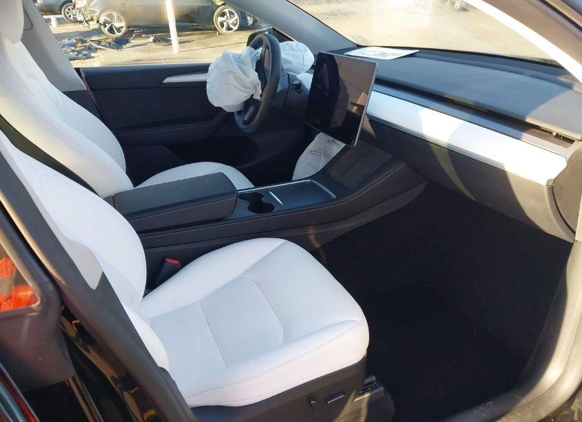 Photo 5 of 2023 Tesla Model Y AWD/LONG RANGE DUAL MOTOR ALL-WHEEL DRIVE (VIN 7SAYGDEE9PF787698)