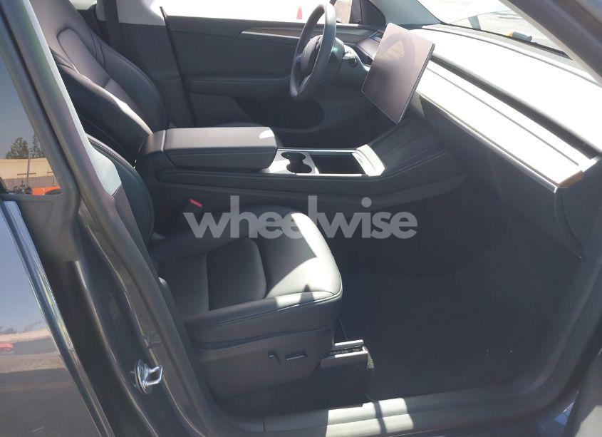 Photo 5 of 2023 Tesla Model Y AWD/LONG RANGE DUAL MOTOR ALL-WHEEL DRIVE (VIN 7SAYGDEE9PF812955)