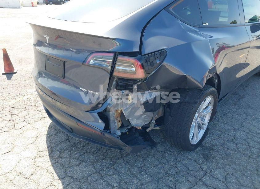 Photo 6 of 2023 Tesla Model Y AWD/LONG RANGE DUAL MOTOR ALL-WHEEL DRIVE (VIN 7SAYGDEE9PF812955)