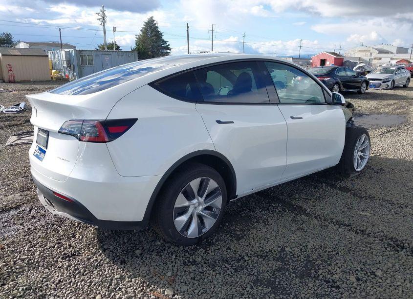 Photo 4 of 2023 Tesla Model Y AWD/LONG RANGE DUAL MOTOR ALL-WHEEL DRIVE (VIN 7SAYGDEE9PF908388)
