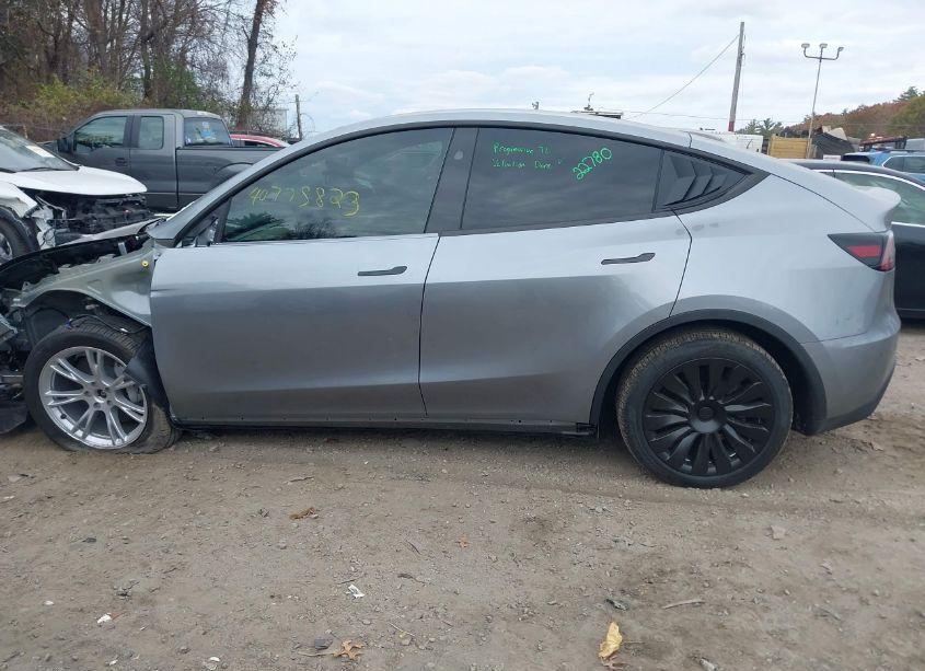 Photo 15 of 2024 Tesla Model Y LONG RANGE DUAL MOTOR ALL-WHEEL DRIVE (VIN 7SAYGDEE9RA287962)