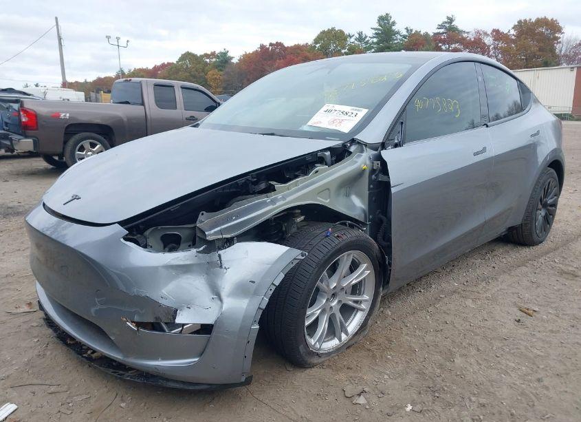 Photo 2 of 2024 Tesla Model Y LONG RANGE DUAL MOTOR ALL-WHEEL DRIVE (VIN 7SAYGDEE9RA287962)
