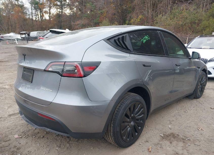Photo 4 of 2024 Tesla Model Y LONG RANGE DUAL MOTOR ALL-WHEEL DRIVE (VIN 7SAYGDEE9RA287962)
