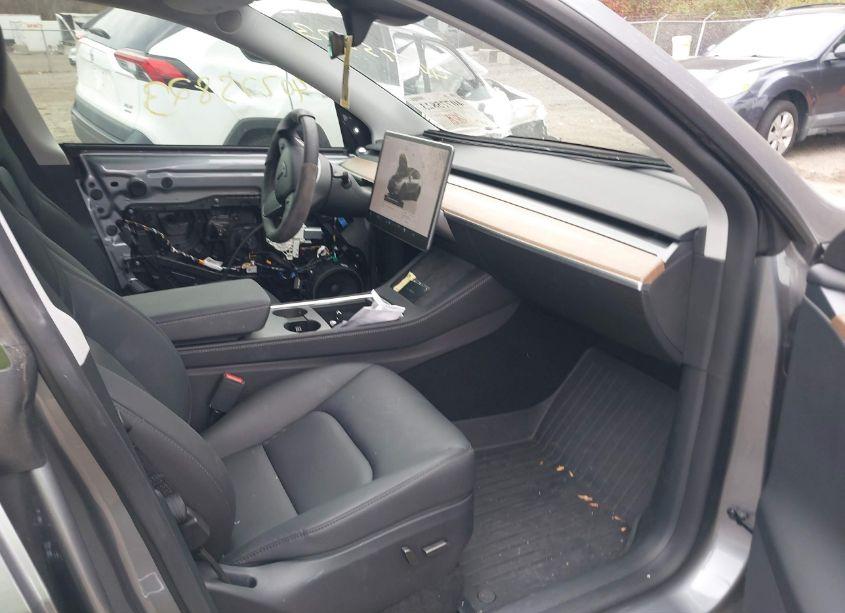 Photo 5 of 2024 Tesla Model Y LONG RANGE DUAL MOTOR ALL-WHEEL DRIVE (VIN 7SAYGDEE9RA287962)