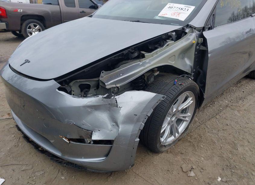 Photo 6 of 2024 Tesla Model Y LONG RANGE DUAL MOTOR ALL-WHEEL DRIVE (VIN 7SAYGDEE9RA287962)